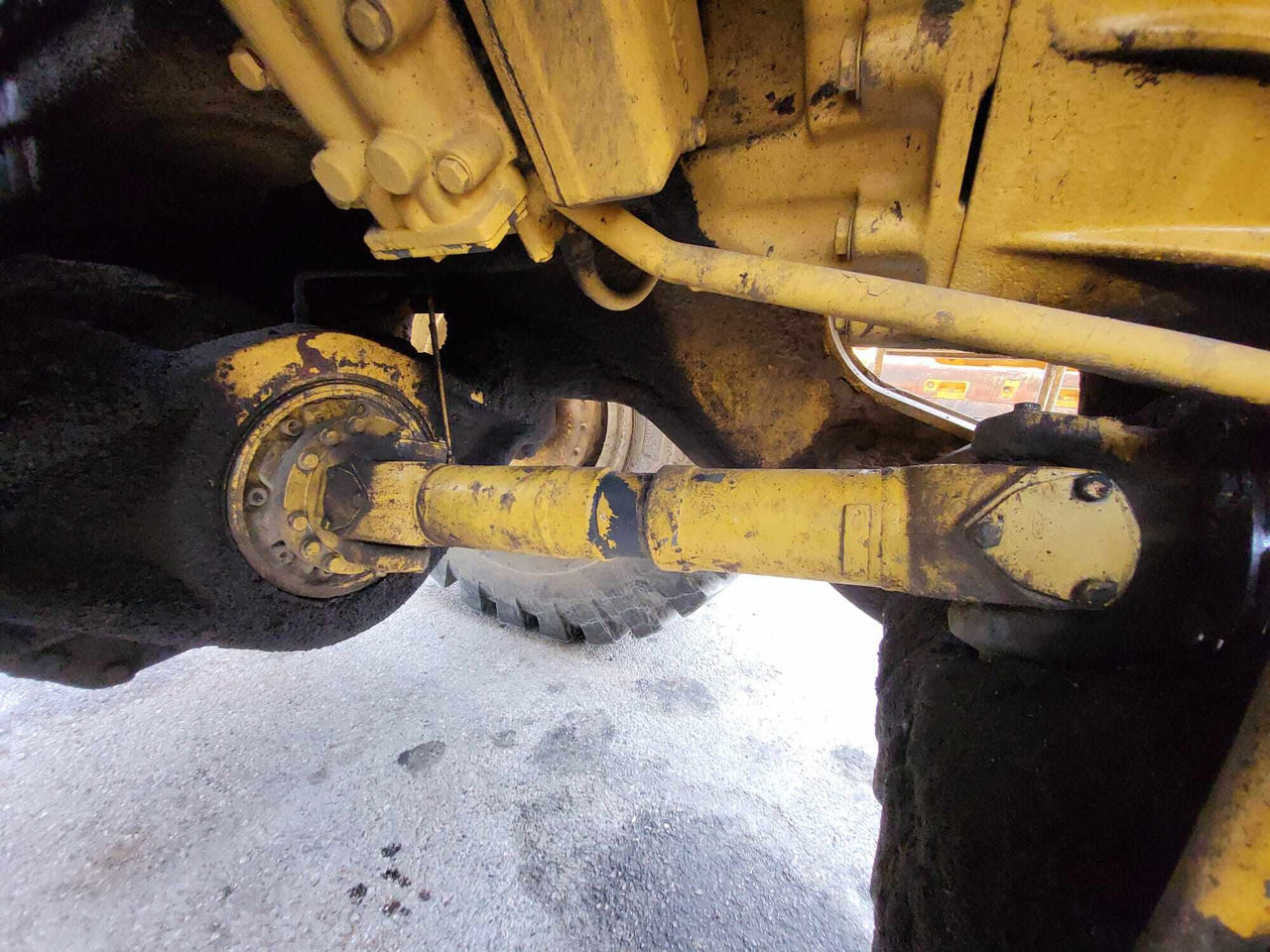 Volvo drive shaft - Demi arbre pour Chargeuse: photos 1 Volvo drive shaft - Demi arbre pour Chargeuse: photos 1