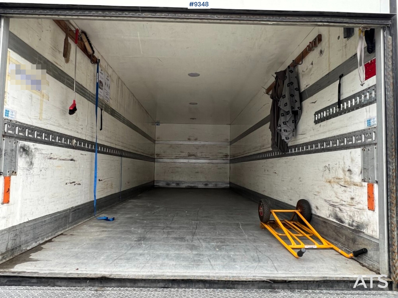 Box Truck Volvo FL6 4X2 with tail lift - Camion fourgon: photos 5 Box Truck Volvo FL6 4X2 with tail lift - Camion fourgon: photos 5