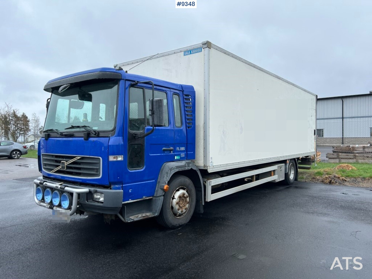 Box Truck Volvo FL6 4X2 with tail lift - Camion fourgon: photos 1 Box Truck Volvo FL6 4X2 with tail lift - Camion fourgon: photos 1