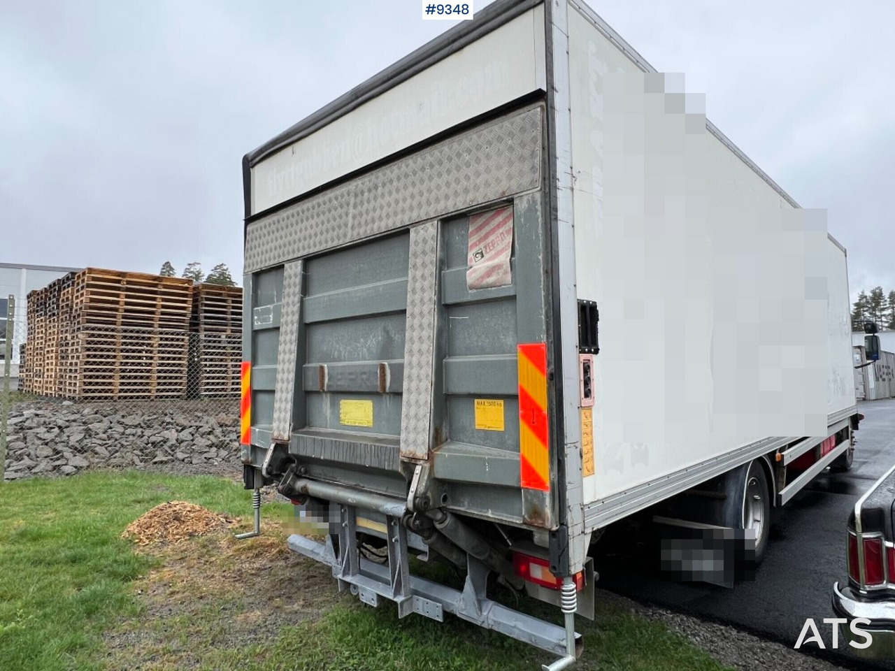 Box Truck Volvo FL6 4X2 with tail lift - Camion fourgon: photos 4 Box Truck Volvo FL6 4X2 with tail lift - Camion fourgon: photos 4
