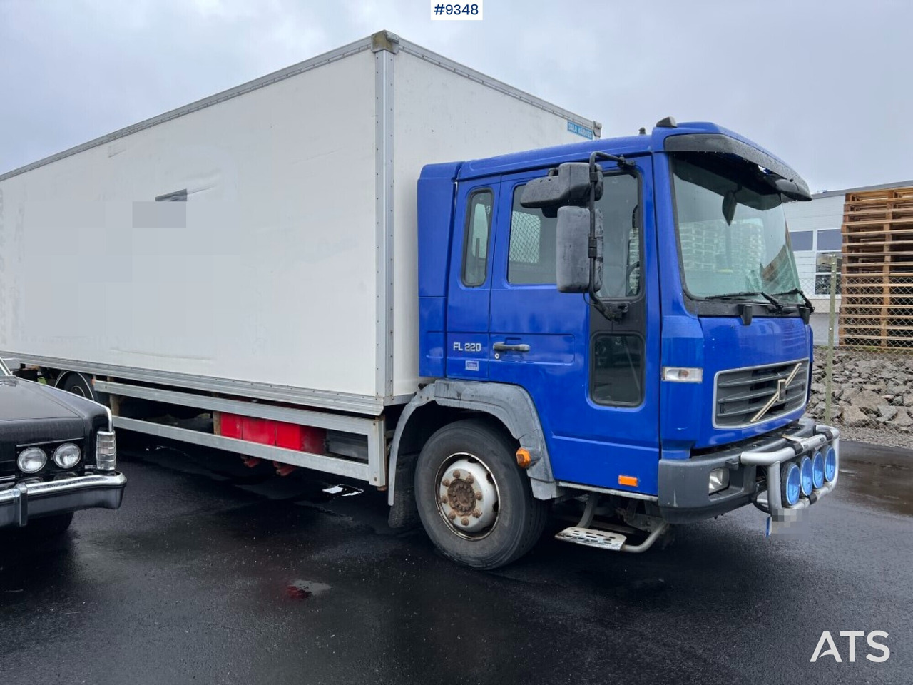 Box Truck Volvo FL6 4X2 with tail lift - Camion fourgon: photos 2 Box Truck Volvo FL6 4X2 with tail lift - Camion fourgon: photos 2