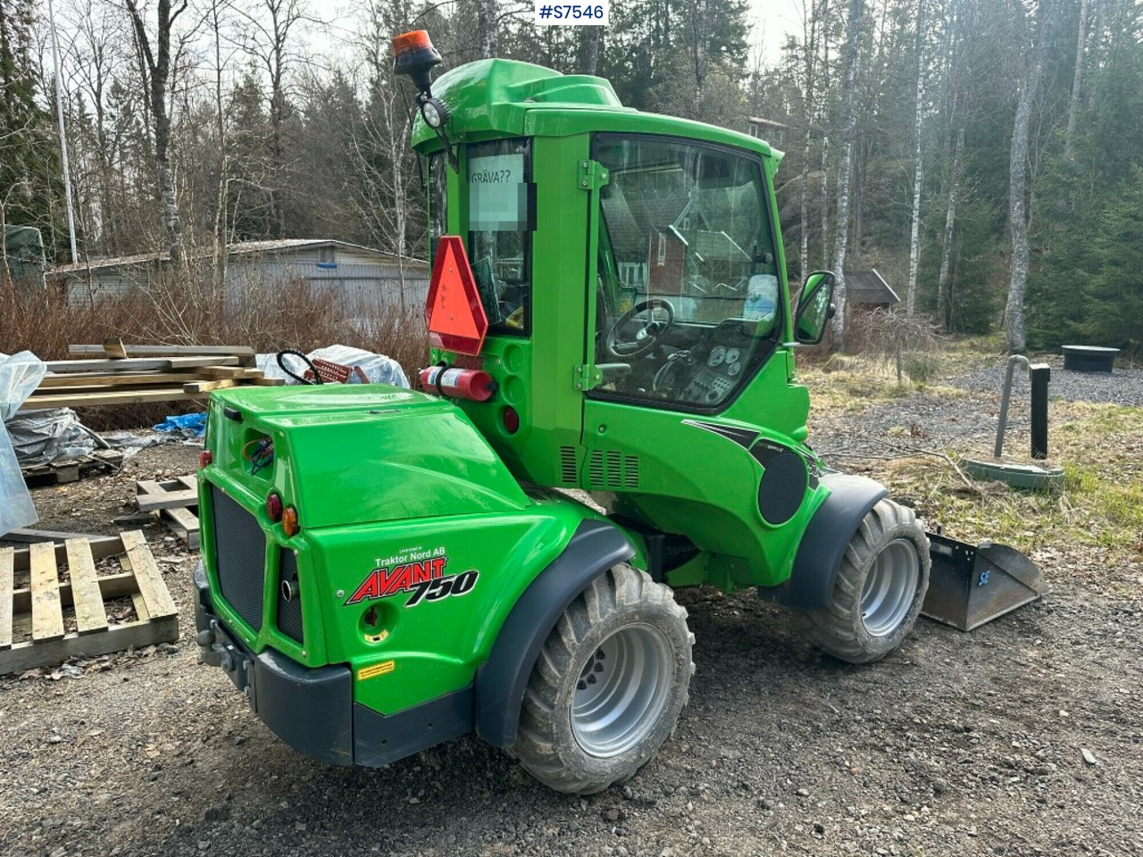 COMPACT LOADER, AVANT 750, WITH MANY TOOLS (SEE VIDEO) - Valet de ferme: photos 5 COMPACT LOADER, AVANT 750, WITH MANY TOOLS (SEE VIDEO) - Valet de ferme: photos 5