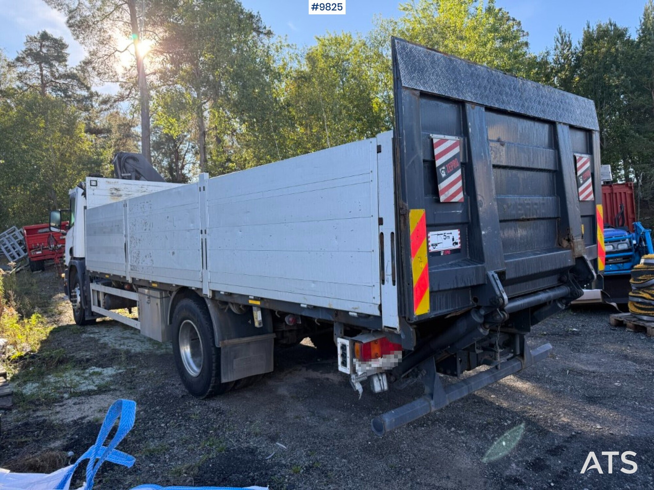 Crane truck Scania P94 230 with tail lift - Camion plateau, Camion grue: photos 3 Crane truck Scania P94 230 with tail lift - Camion plateau, Camion grue: photos 3
