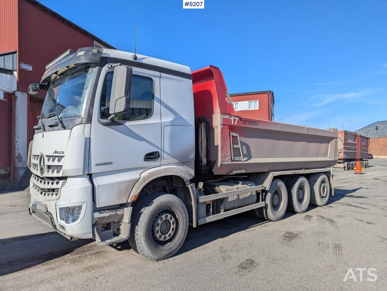 Dump / tipper truck Mercedes Benz Arocs 3253 8X4 - Camion benne: photos 1 Dump / tipper truck Mercedes Benz Arocs 3253 8X4 - Camion benne: photos 1