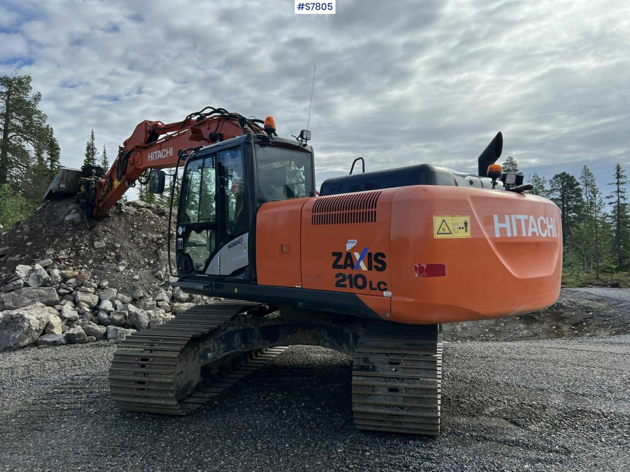 Excavator Hitachi ZX 210 LC-5B New tracks - Pelle sur chenille: photos 1 Excavator Hitachi ZX 210 LC-5B New tracks - Pelle sur chenille: photos 1