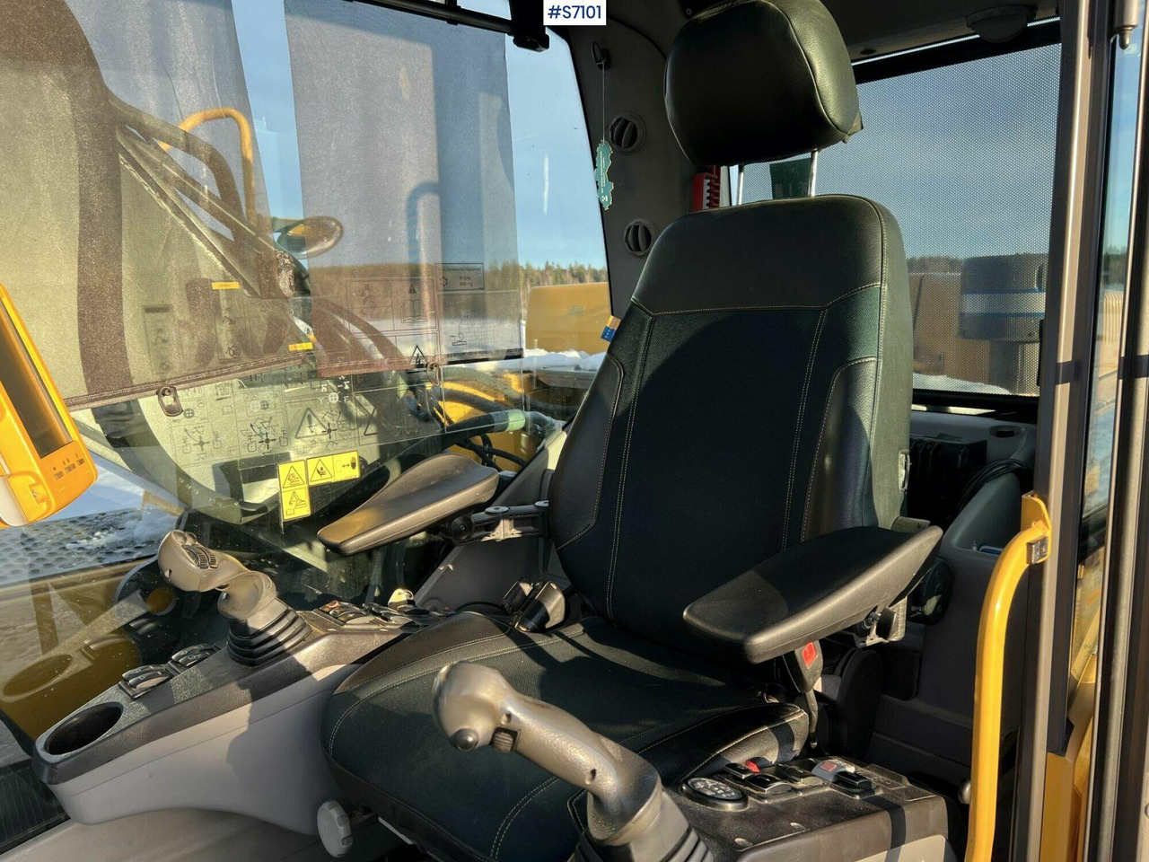 Excavator Volvo EC250DL - Pelle sur chenille: photos 4 Excavator Volvo EC250DL - Pelle sur chenille: photos 4