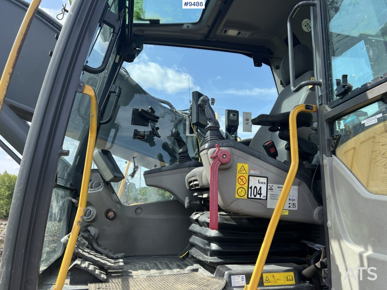 Excavator Volvo EC300DL- With excavator system and scale (See Video) - Pelle sur chenille: photos 5 Excavator Volvo EC300DL- With excavator system and scale (See Video) - Pelle sur chenille: photos 5