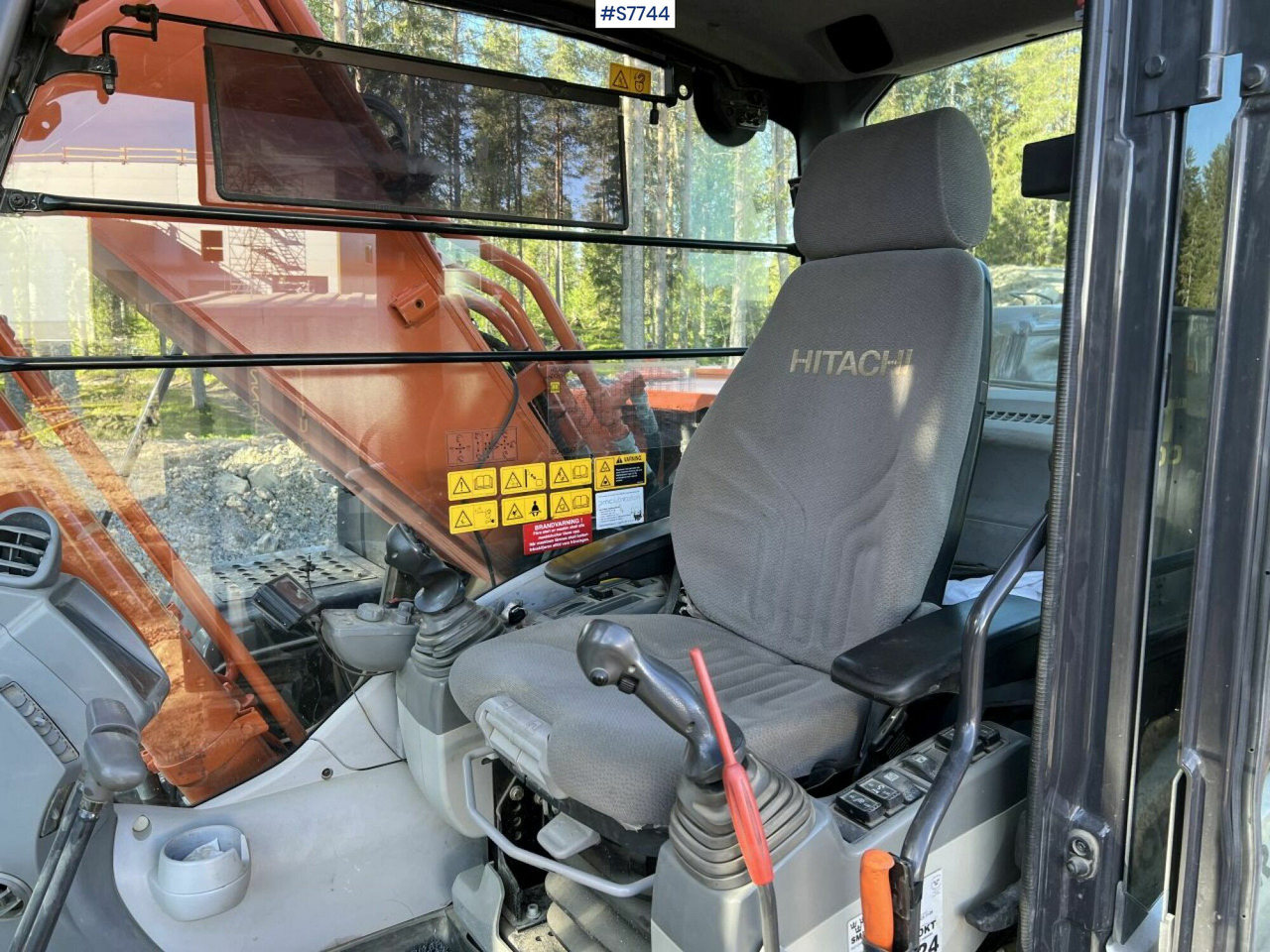 Hitachi ZX 210 LC-5B with rotortilt and gears SEE VIDEO - Pelle sur chenille: photos 4 Hitachi ZX 210 LC-5B with rotortilt and gears SEE VIDEO - Pelle sur chenille: photos 4