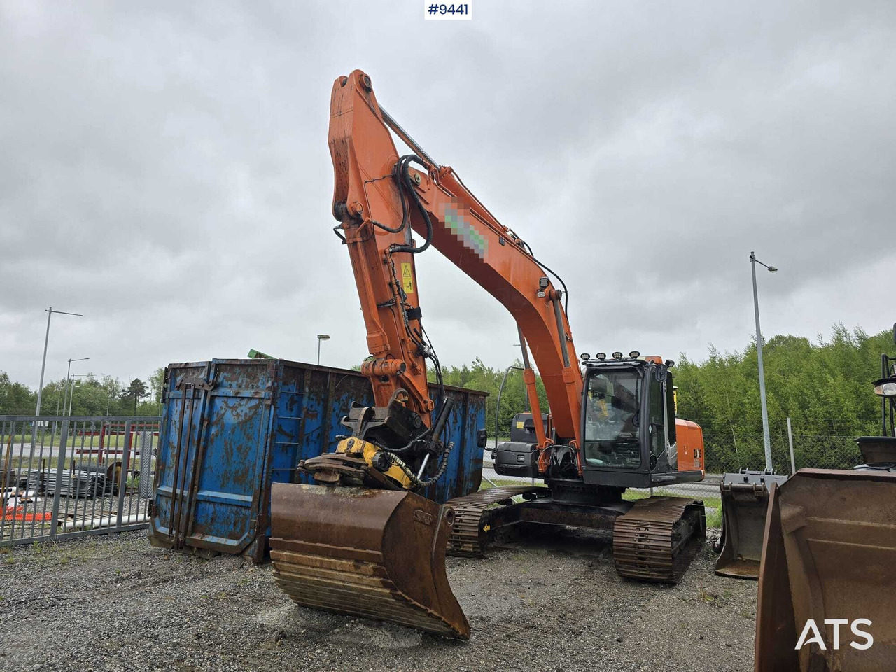 Hitachi ZX 250 LC-3 - Pelle sur chenille: photos 1 Hitachi ZX 250 LC-3 - Pelle sur chenille: photos 1