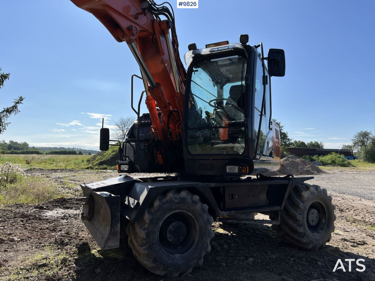 Hitachi ZX140 W-5B with rotor and planer bucket - Pelle sur pneus: photos 3 Hitachi ZX140 W-5B with rotor and planer bucket - Pelle sur pneus: photos 3