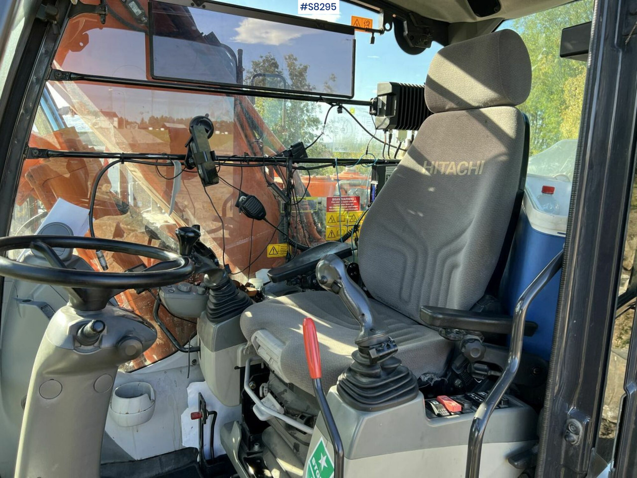 Hitachi ZX140W-5B Wheeled excavator with GPS-system and tipper wagon (See video) - Pelle sur pneus: photos 5 Hitachi ZX140W-5B Wheeled excavator with GPS-system and tipper wagon (See video) - Pelle sur pneus: photos 5