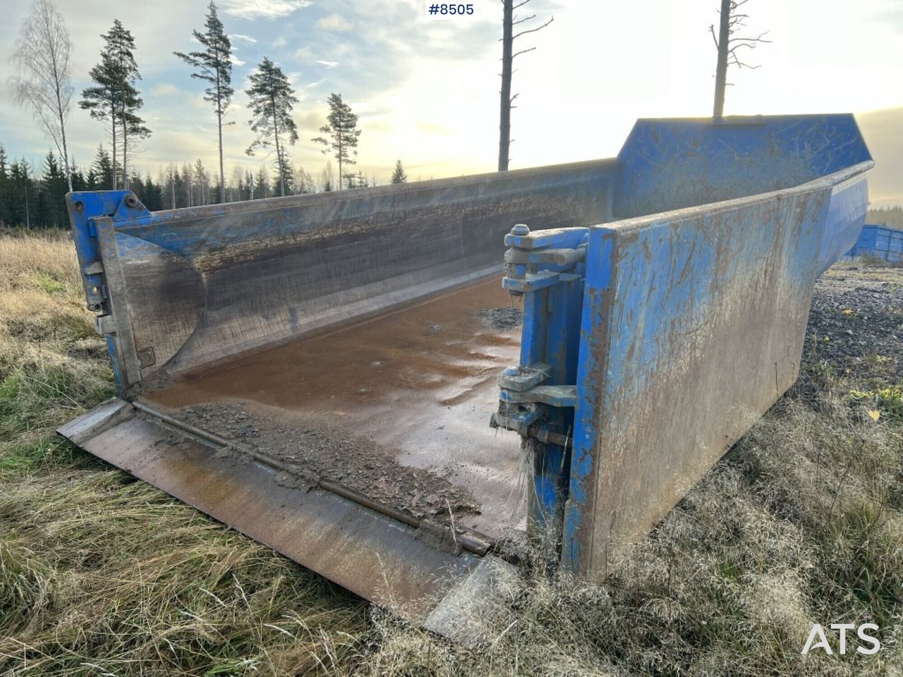 Hook Truck Volvo FH 12 6x4 Tridem with gravel flatbed(VIDEO) - Camion ampliroll: photos 5 Hook Truck Volvo FH 12 6x4 Tridem with gravel flatbed(VIDEO) - Camion ampliroll: photos 5