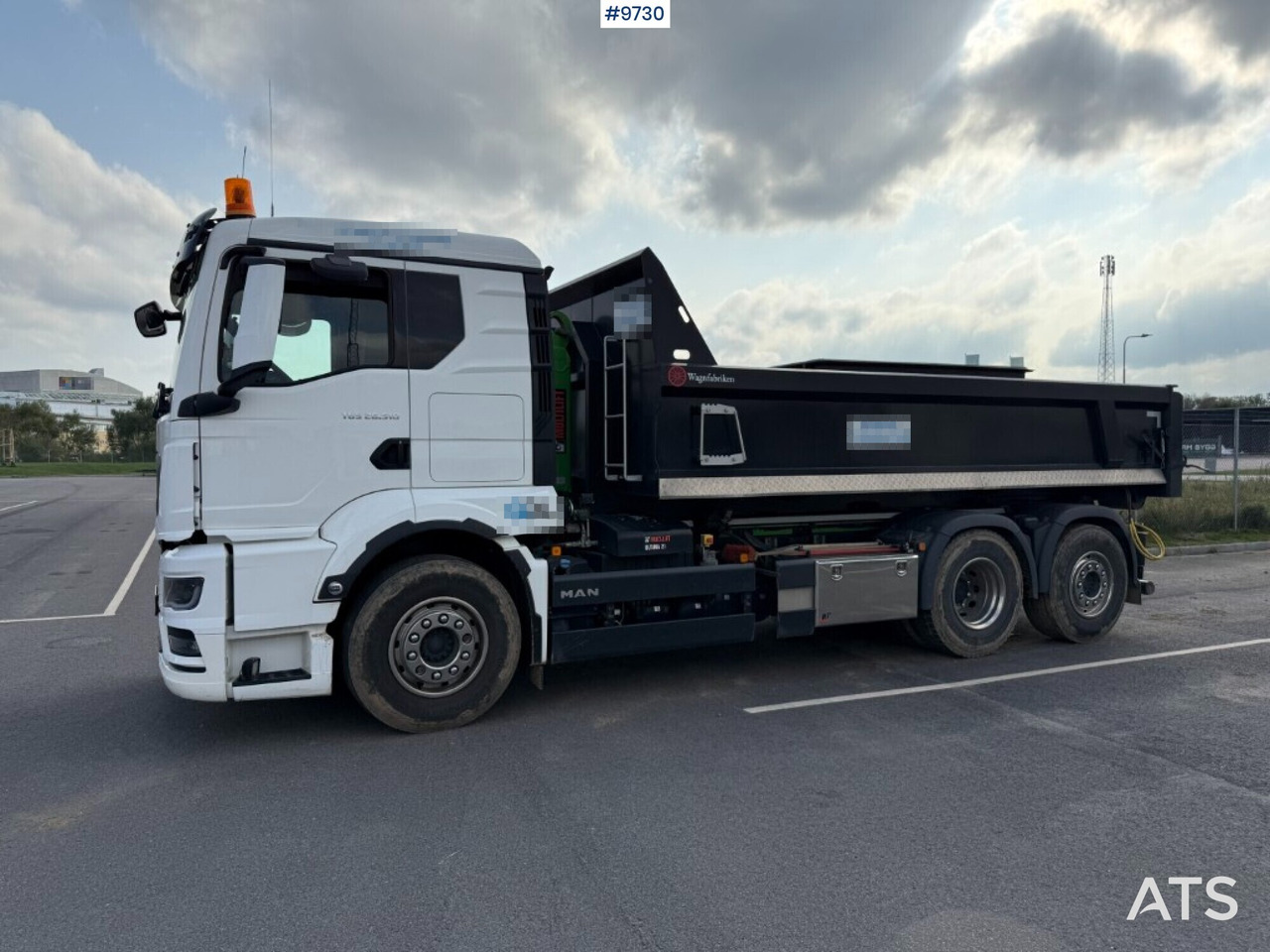 Hook lift MAN TGS 26.510 with crane flatbed and gravel flatbed - Camion ampliroll: photos 2 Hook lift MAN TGS 26.510 with crane flatbed and gravel flatbed - Camion ampliroll: photos 2