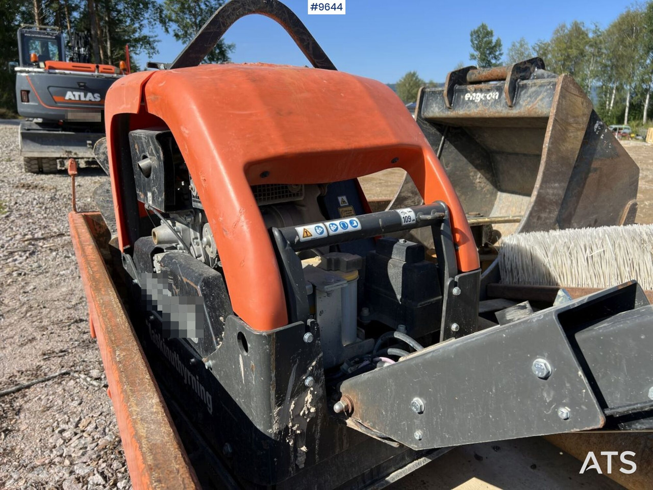 Husqvarna LG504 Vibratory Plate - Plaque vibrante: photos 3 Husqvarna LG504 Vibratory Plate - Plaque vibrante: photos 3