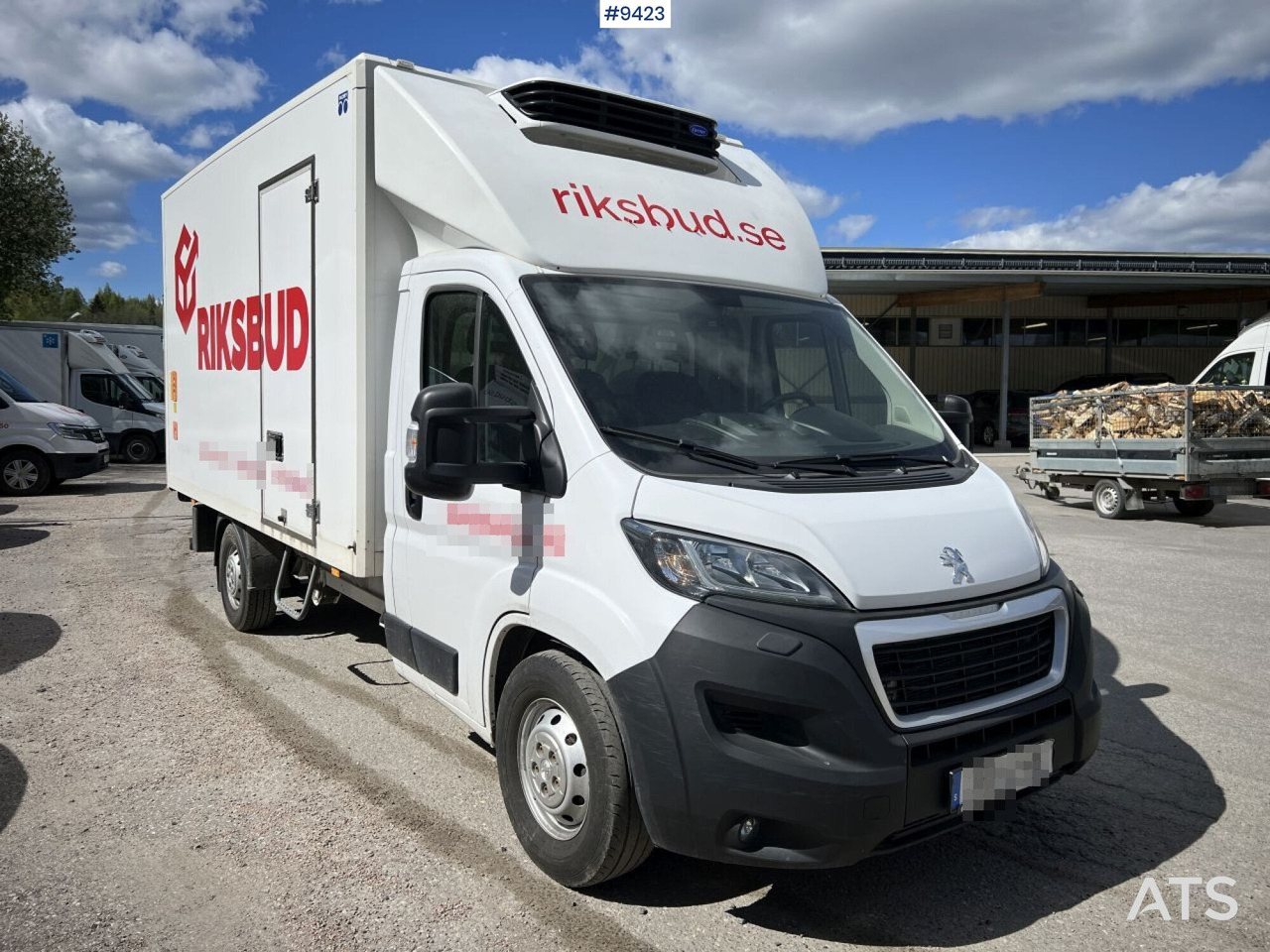 PEUGOT BOXER Box Truck with refrigeration unit and Tail Lift - Camion fourgon: photos 2 PEUGOT BOXER Box Truck with refrigeration unit and Tail Lift - Camion fourgon: photos 2