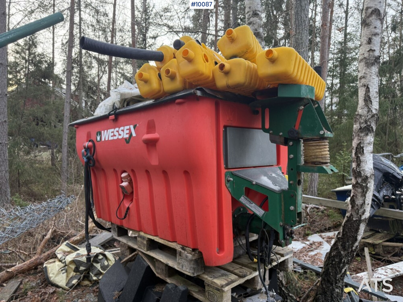 Sand spreader Wessex WM WSS 900 GPS - Epandeur de sable: photos 1 Sand spreader Wessex WM WSS 900 GPS - Epandeur de sable: photos 1