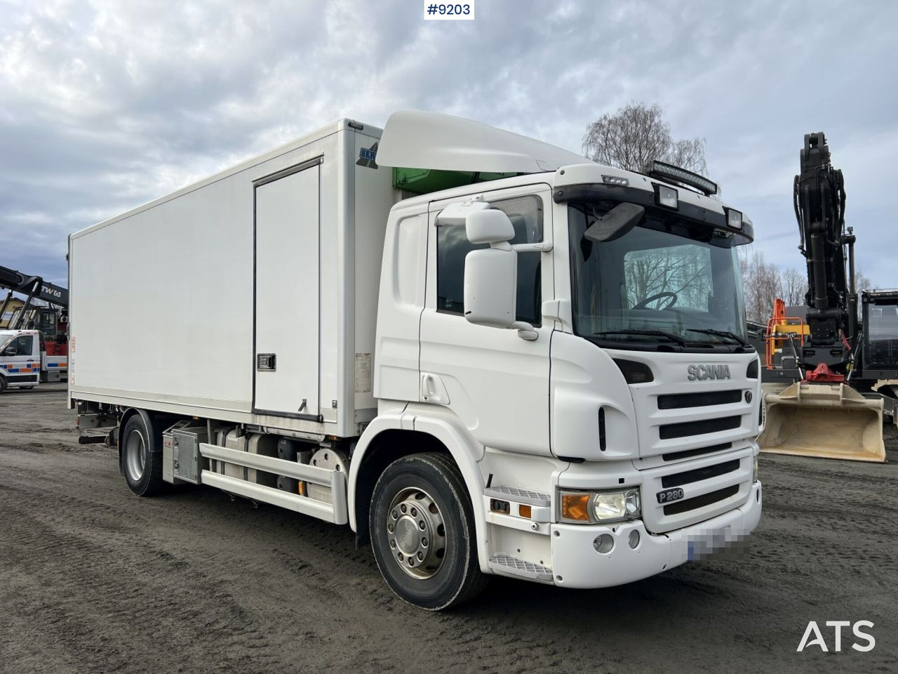 Scania P280 Box Truck with tailgate lift (VIDEO) - Camion fourgon: photos 2 Scania P280 Box Truck with tailgate lift (VIDEO) - Camion fourgon: photos 2