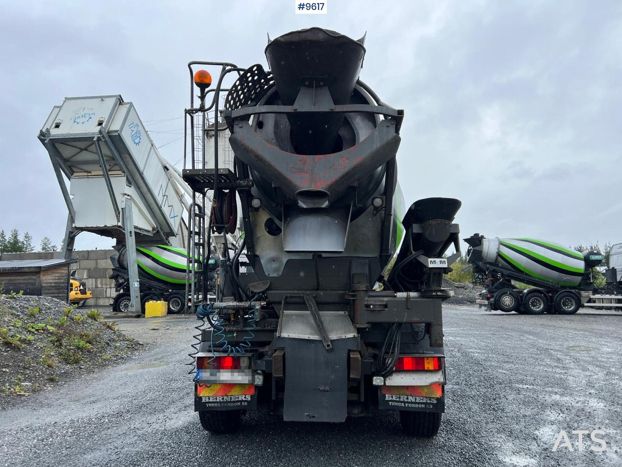 Scania R124 tridem with LAXO quick release / Concrete truck - Camion malaxeur: photos 4 Scania R124 tridem with LAXO quick release / Concrete truck - Camion malaxeur: photos 4