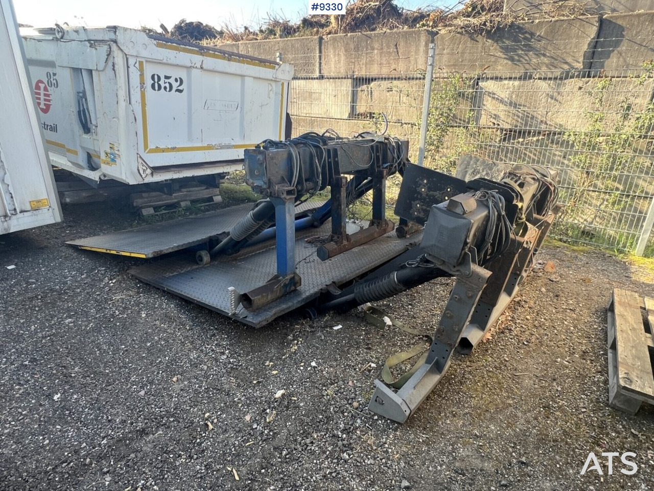 Tail lift Zepro Z2000-175MA - Hayon élévateur: photos 1 Tail lift Zepro Z2000-175MA - Hayon élévateur: photos 1
