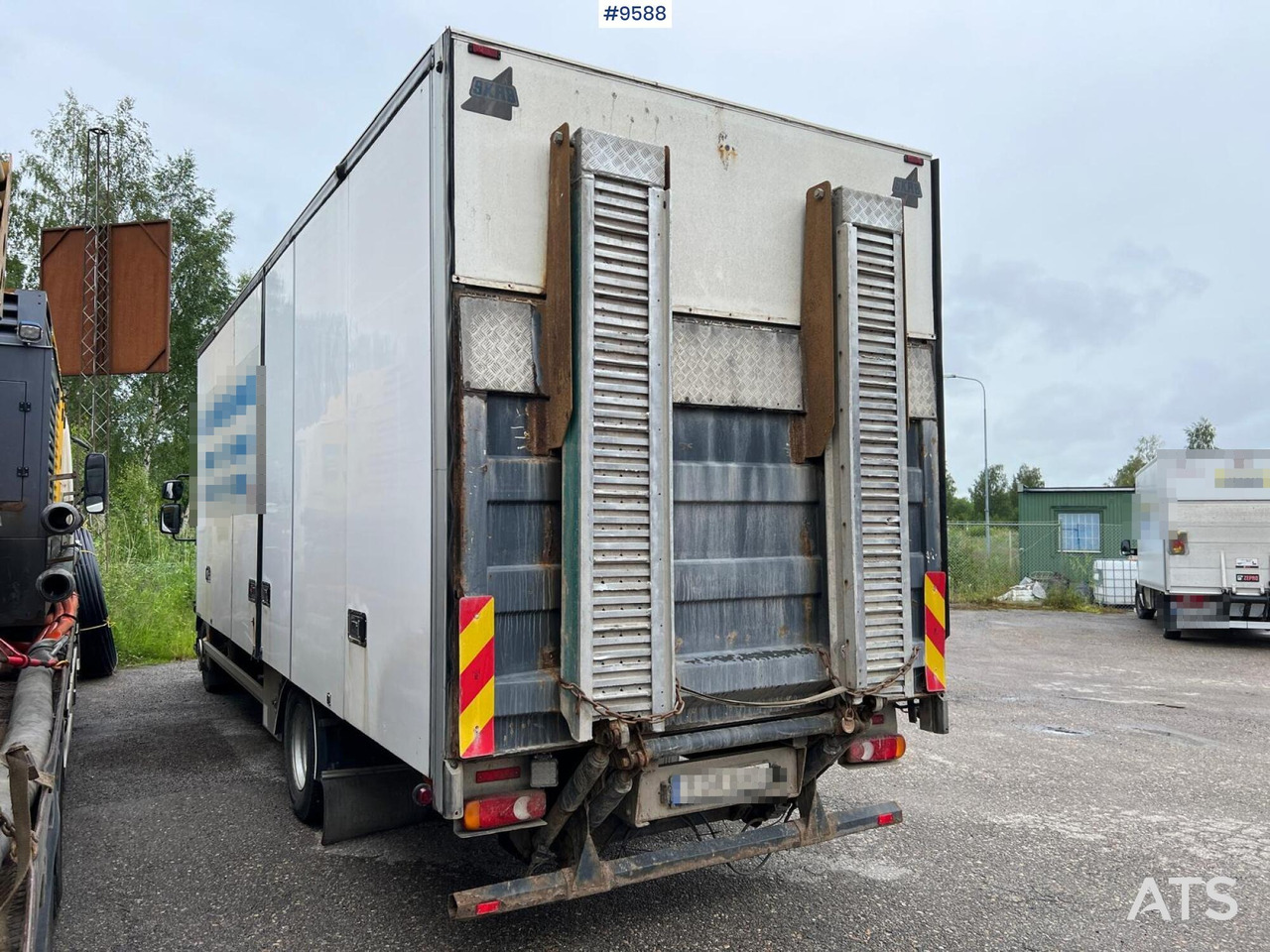 Volvo FL 280 4x2 Box Truck with loading ramps - Camion fourgon: photos 4 Volvo FL 280 4x2 Box Truck with loading ramps - Camion fourgon: photos 4