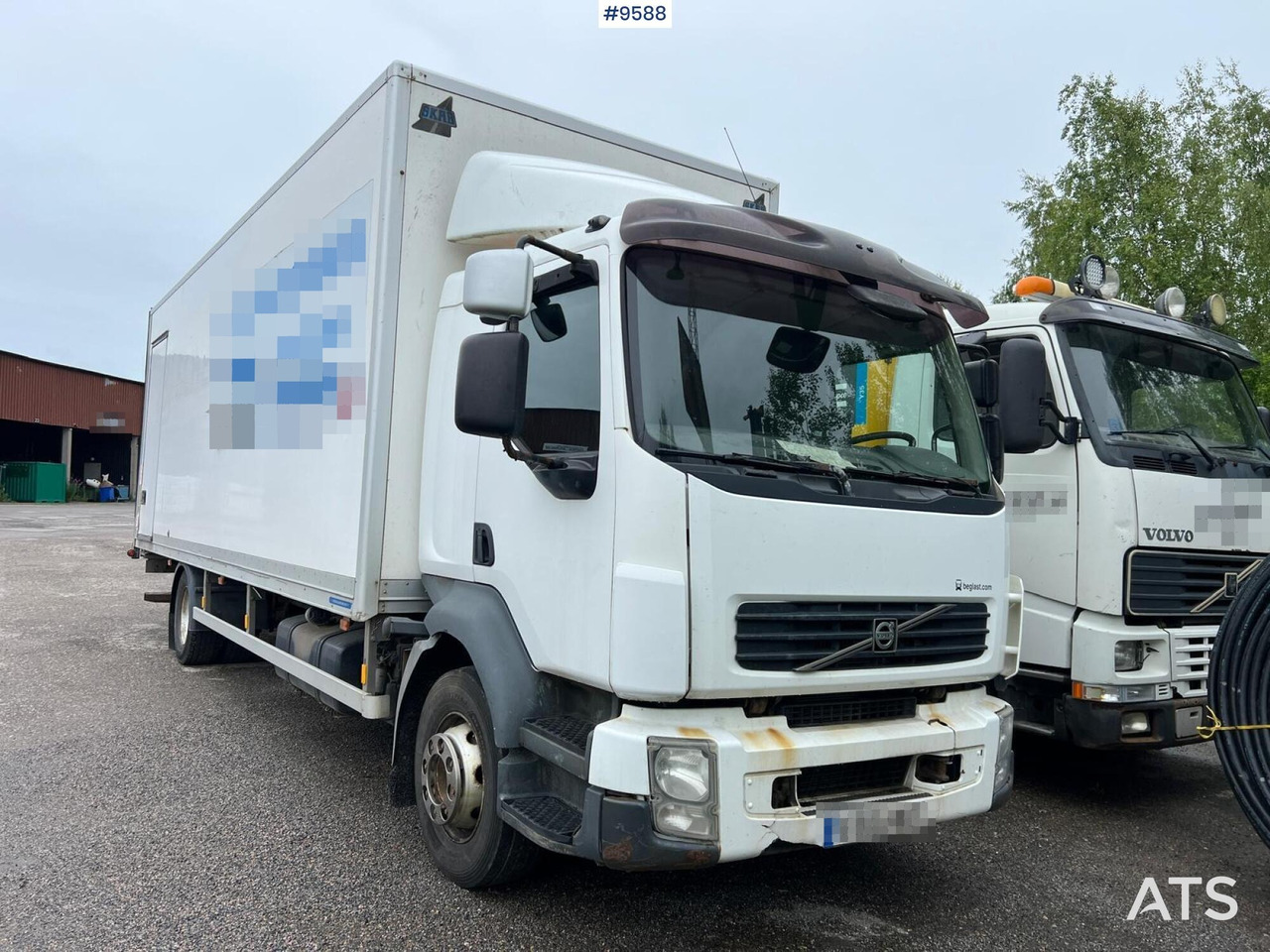 Volvo FL 280 4x2 Box Truck with loading ramps - Camion fourgon: photos 1 Volvo FL 280 4x2 Box Truck with loading ramps - Camion fourgon: photos 1