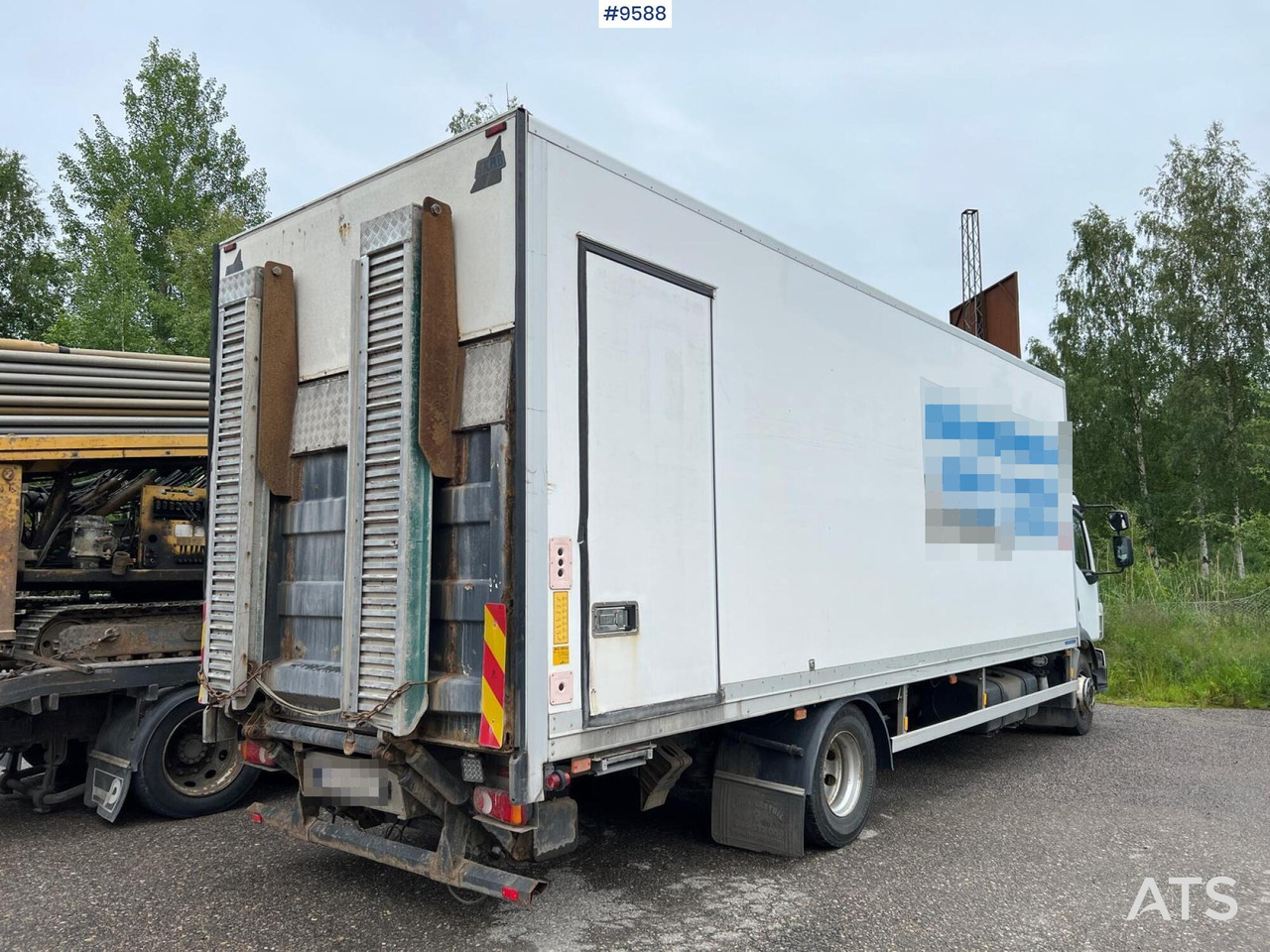 Volvo FL 280 4x2 Box Truck with loading ramps - Camion fourgon: photos 3 Volvo FL 280 4x2 Box Truck with loading ramps - Camion fourgon: photos 3