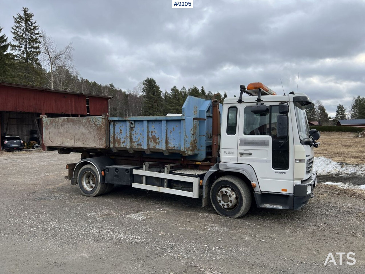 Volvo FL 6 4X2 Truncated hooklift with flatbed - Camion ampliroll: photos 1 Volvo FL 6 4X2 Truncated hooklift with flatbed - Camion ampliroll: photos 1