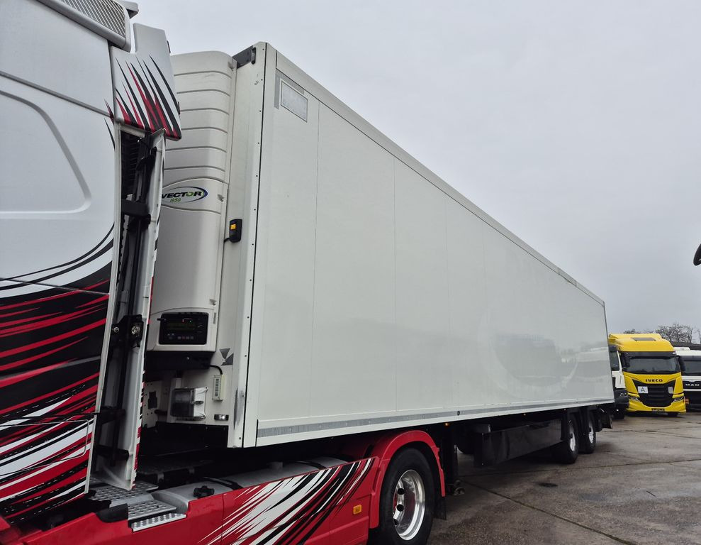 Krone SZ Carrier Vector 1950 *+-30°*Rolltor/Smartboard Krone SZ Carrier Vector 1950 *+-30°*Rolltor/Smartboard - Semi-remorque frigorifique: photos 1 Krone SZ Carrier Vector 1950 *+-30°*Rolltor/Smartboard Krone SZ Carrier Vector 1950 *+-30°*Rolltor/Smartboard - Semi-remorque frigorifique: photos 1