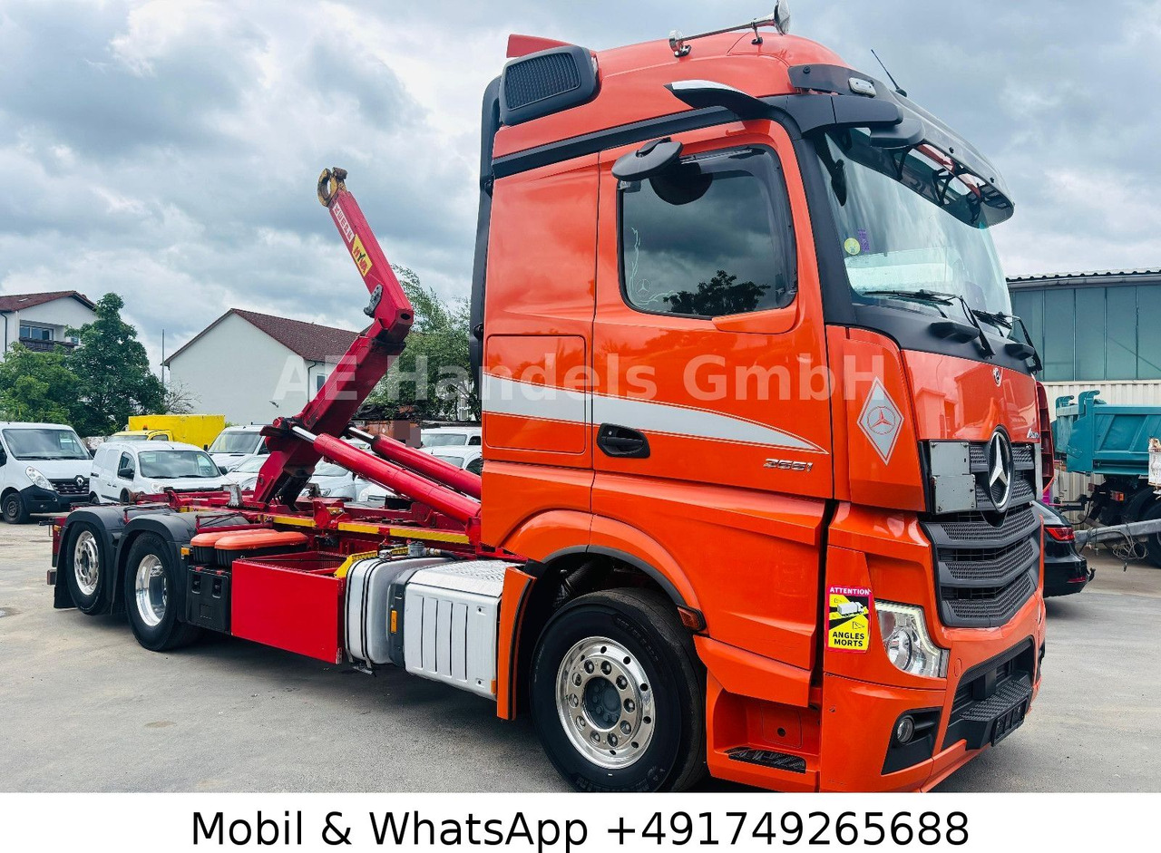 Mercedes-Benz Actros V 2551 L BL 6x2 *Retarder/Hyva-18-60-S - Camion ampliroll, Camion grue: photos 2 Mercedes-Benz Actros V 2551 L BL 6x2 *Retarder/Hyva-18-60-S - Camion ampliroll, Camion grue: photos 2