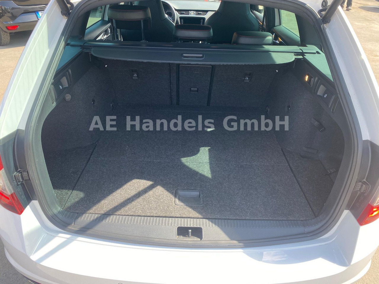 Skoda Octavia VRS Kombi 2.0 TDI *ACC/PDC/LED/1.Hand/HU - Voiture break: photos 5 Skoda Octavia VRS Kombi 2.0 TDI *ACC/PDC/LED/1.Hand/HU - Voiture break: photos 5