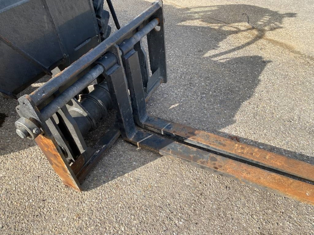 Chargeuse sur pneus télescopique Ausa T 235H /Origine Française avec Certificat CE: photos 46 Chargeuse sur pneus télescopique Ausa T 235H /Origine Française avec Certificat CE: photos 46