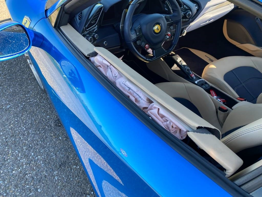 Cabriolet Ferrari 488 SPIDER -Carte Grise Française endommagé: photos 28 Cabriolet Ferrari 488 SPIDER -Carte Grise Française endommagé: photos 28