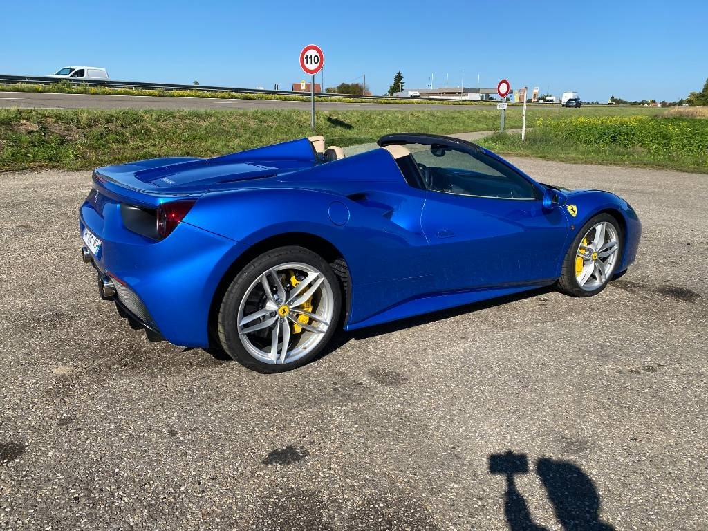 Cabriolet Ferrari 488 SPIDER -Carte Grise Française endommagé: photos 7 Cabriolet Ferrari 488 SPIDER -Carte Grise Française endommagé: photos 7