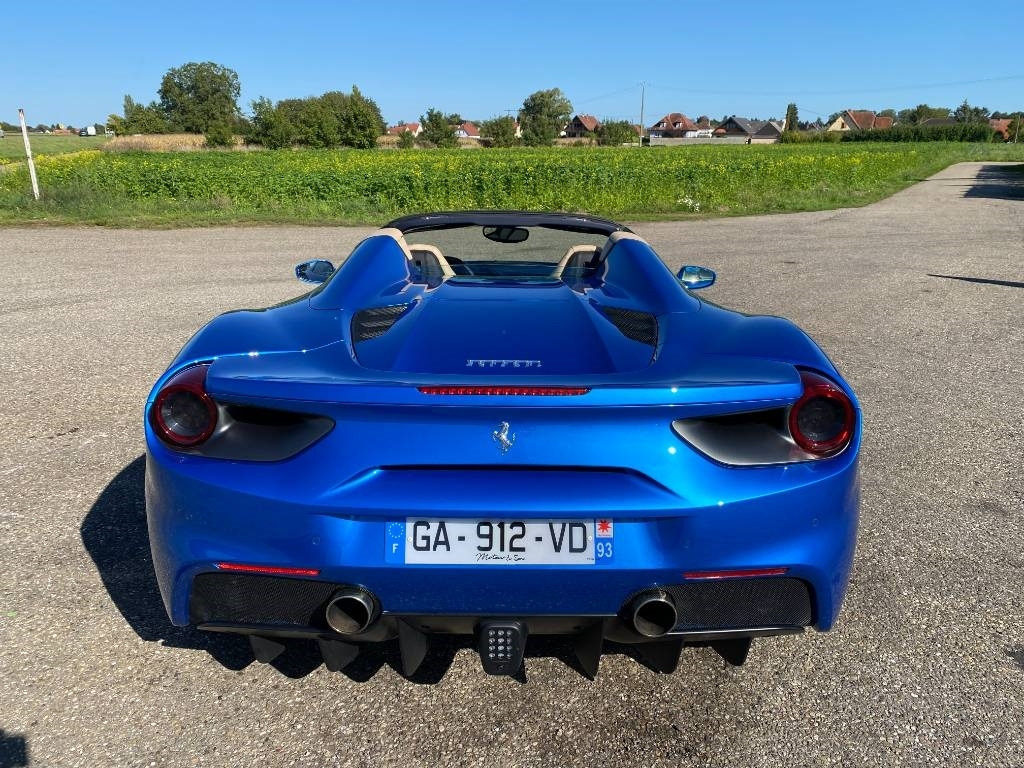 Cabriolet Ferrari 488 SPIDER -Carte Grise Française endommagé: photos 9 Cabriolet Ferrari 488 SPIDER -Carte Grise Française endommagé: photos 9