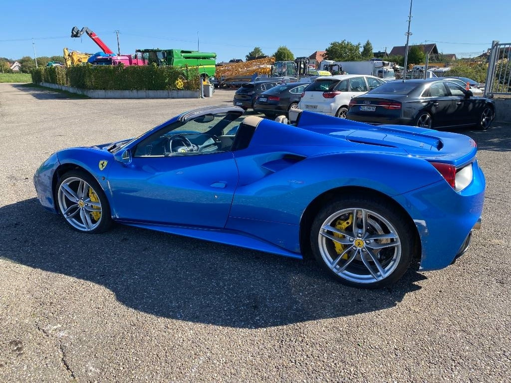 Cabriolet Ferrari 488 SPIDER -Carte Grise Française endommagé: photos 11 Cabriolet Ferrari 488 SPIDER -Carte Grise Française endommagé: photos 11