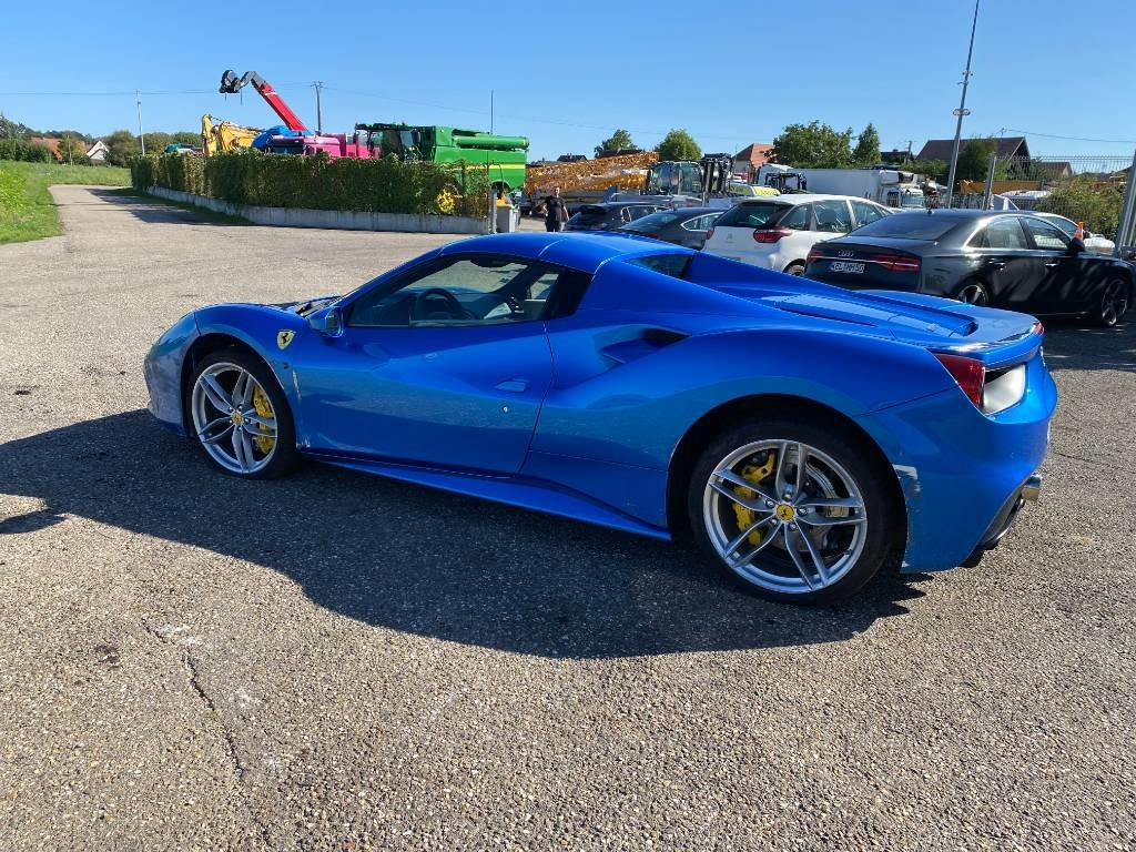 Cabriolet Ferrari 488 SPIDER -Carte Grise Française endommagé: photos 10 Cabriolet Ferrari 488 SPIDER -Carte Grise Française endommagé: photos 10