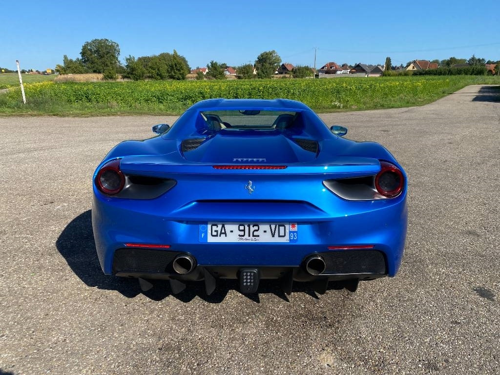 Cabriolet Ferrari 488 SPIDER -Carte Grise Française endommagé: photos 8 Cabriolet Ferrari 488 SPIDER -Carte Grise Française endommagé: photos 8
