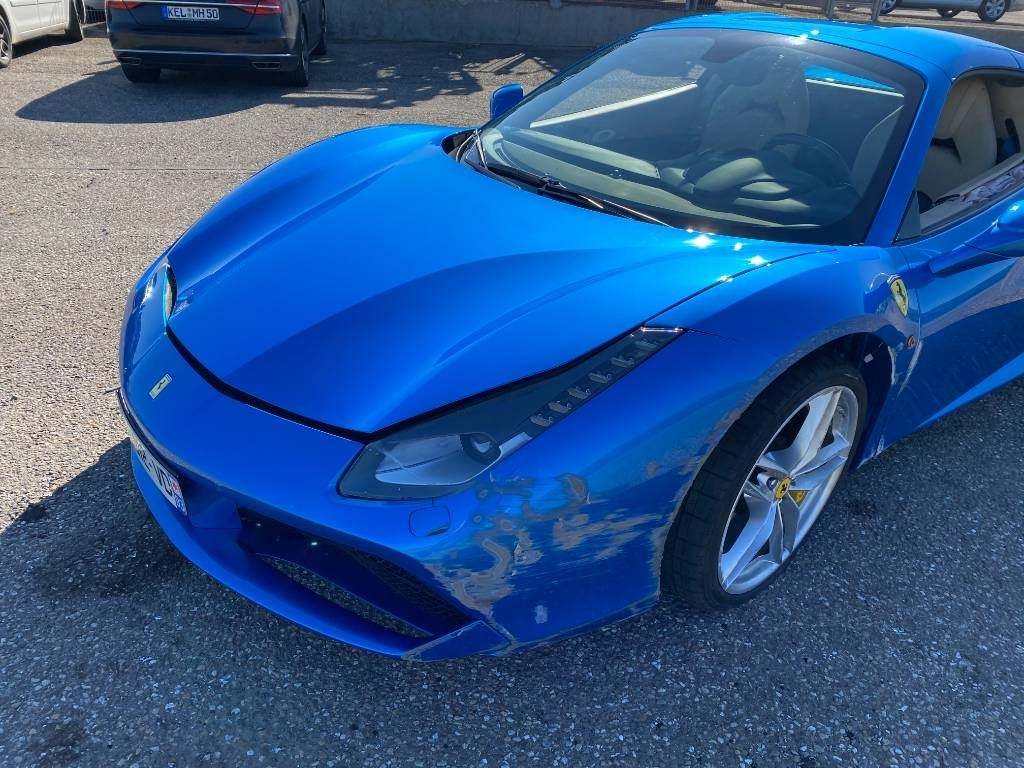 Cabriolet Ferrari 488 SPIDER -Carte Grise Française endommagé: photos 29 Cabriolet Ferrari 488 SPIDER -Carte Grise Française endommagé: photos 29