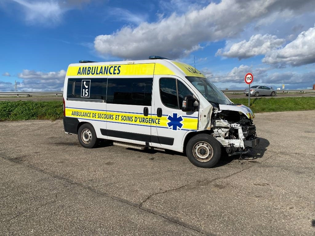 Fiat LES DAUPHINS/DUCATO TORINO 2.3M-Jet 160 endommagée - Fourgon: photos 3 Fiat LES DAUPHINS/DUCATO TORINO 2.3M-Jet 160 endommagée - Fourgon: photos 3