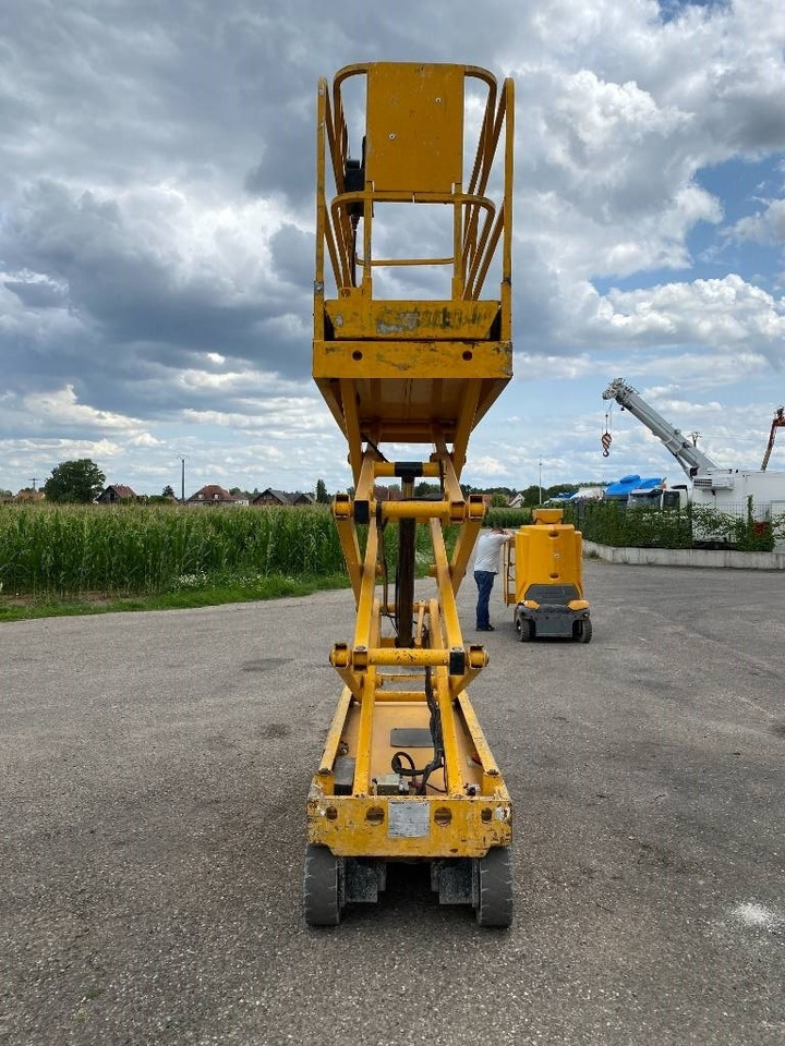 Haulotte Compact 8 - Nacelle ciseaux: photos 5 Haulotte Compact 8 - Nacelle ciseaux: photos 5