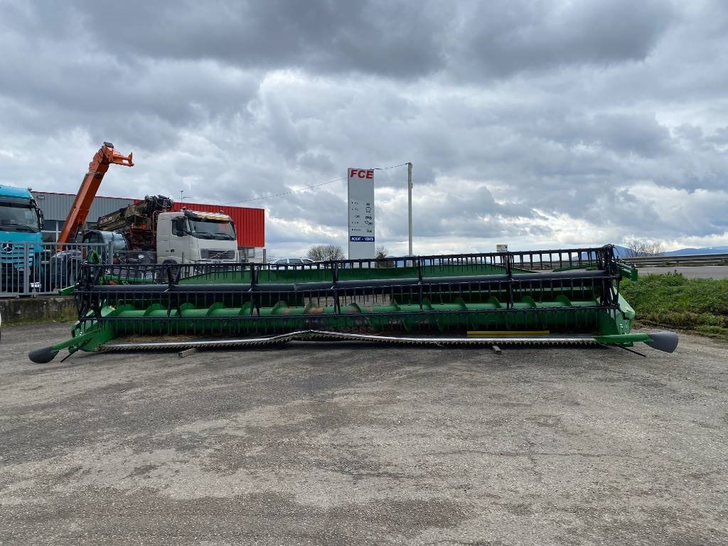 John Deere 730 X Origine Françaises endommagée - Accessoire de matériels de récolte: photos 2 John Deere 730 X Origine Françaises endommagée - Accessoire de matériels de récolte: photos 2