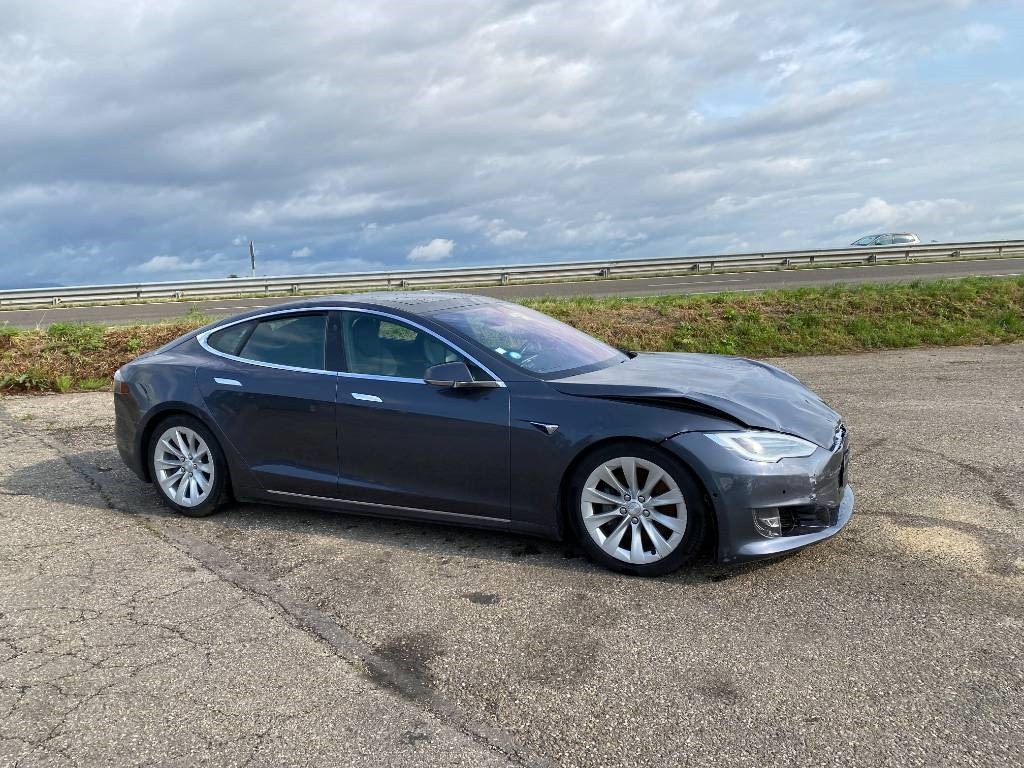 Tesla MODEL S 100D Carte Grise Française endommagée - Voiture: photos 3 Tesla MODEL S 100D Carte Grise Française endommagée - Voiture: photos 3