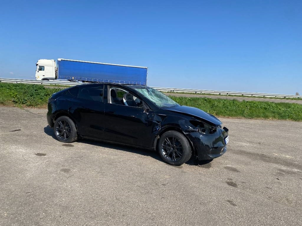 Tesla Model Y RWD/Origine Française endommagée - Voiture: photos 4 Tesla Model Y RWD/Origine Française endommagée - Voiture: photos 4