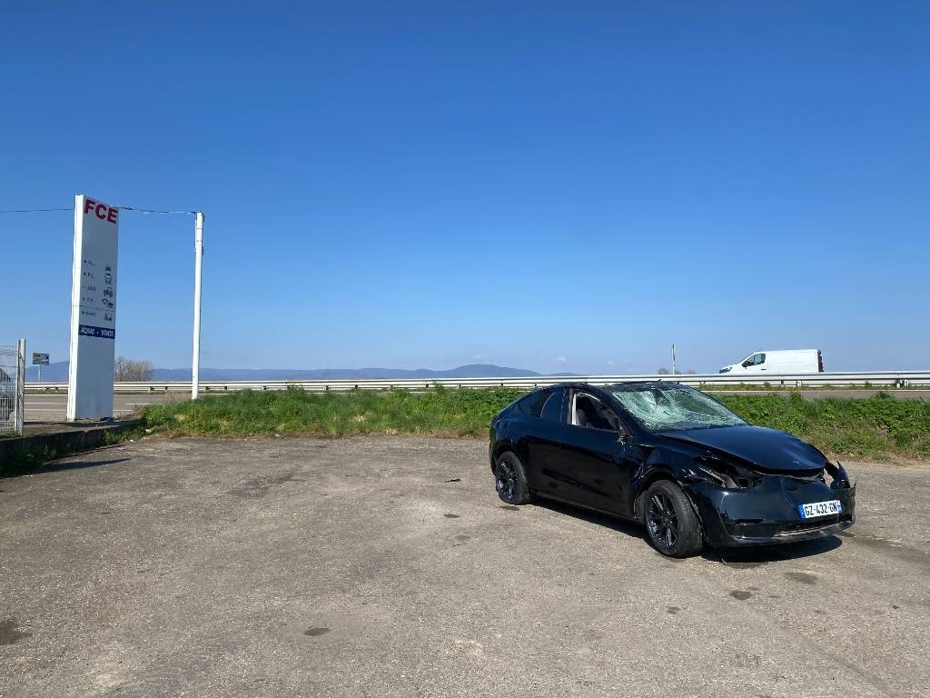 Tesla Model Y RWD/Origine Française endommagée - Voiture: photos 3 Tesla Model Y RWD/Origine Française endommagée - Voiture: photos 3