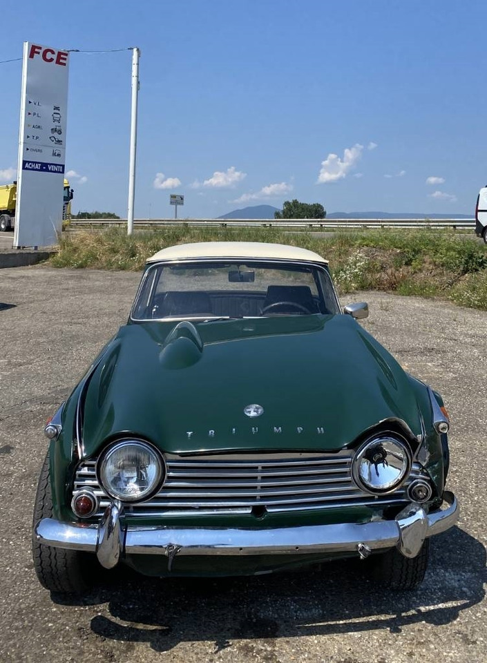 Triumph TR4-A + Hard Top / OldTimer endommagé - Voiture: photos 2 Triumph TR4-A + Hard Top / OldTimer endommagé - Voiture: photos 2