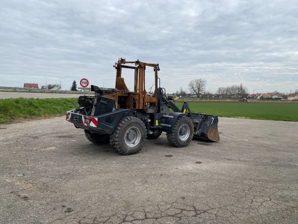 Yanmar V 100 / Certificat CE endommagée - Chargeuse sur pneus: photos 4 Yanmar V 100 / Certificat CE endommagée - Chargeuse sur pneus: photos 4