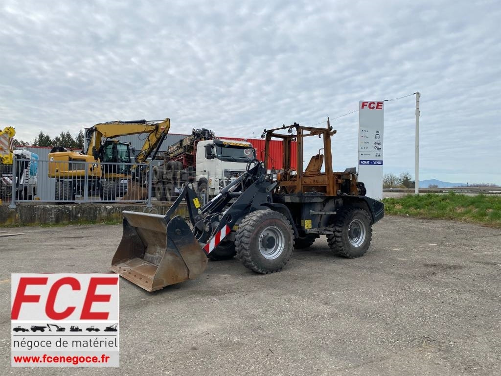 Yanmar V 100 / Certificat CE endommagée - Chargeuse sur pneus: photos 1 Yanmar V 100 / Certificat CE endommagée - Chargeuse sur pneus: photos 1