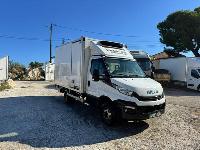 Iveco 35C16 CAISSE FRIGO LAMBERET ET CARRIER ET HAYON - Véhicule utilitaire frigorifique: photos 3 Iveco 35C16 CAISSE FRIGO LAMBERET ET CARRIER ET HAYON - Véhicule utilitaire frigorifique: photos 3