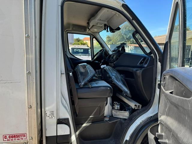 Iveco 70C180 CAISSE HAYON - Fourgon: photos 4 Iveco 70C180 CAISSE HAYON - Fourgon: photos 4