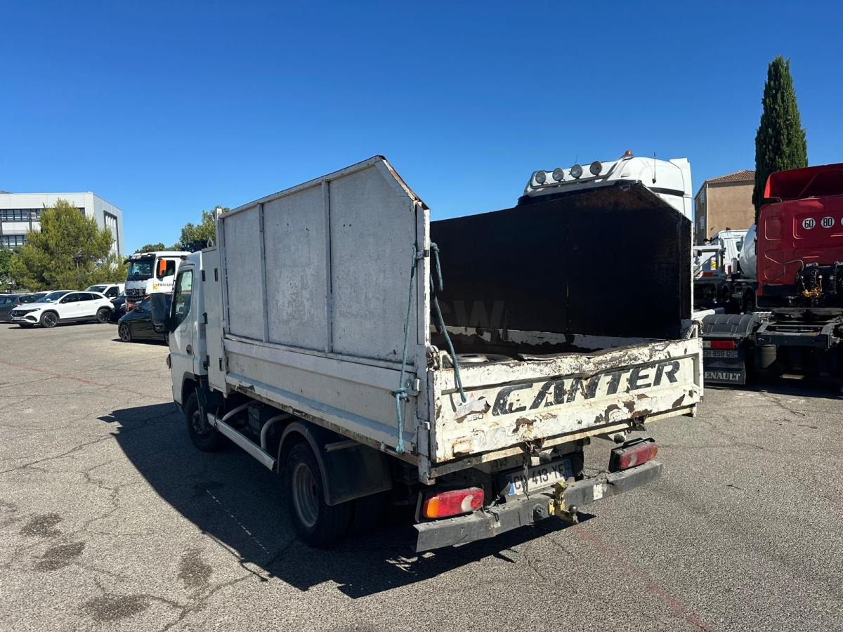 Mitsubishi Canter 35C13 - Véhicule utilitaire benne: photos 4 Mitsubishi Canter 35C13 - Véhicule utilitaire benne: photos 4